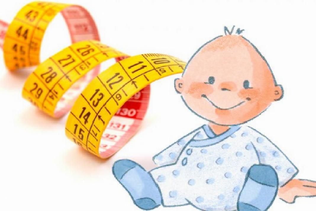 Измерение детей до года. Измерение ребенка. Измерение роста ребенка. Ребенок измеряет рост. Измеренидлины новорожденного ребенка.