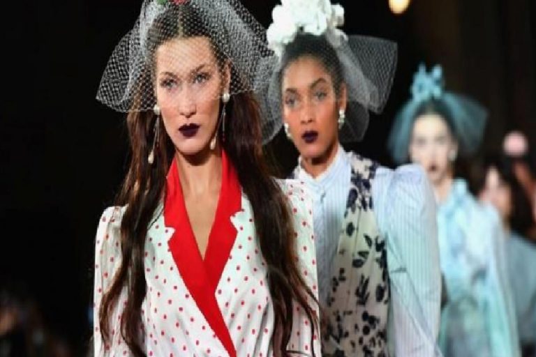 Bella Hadid’ten ’50’lere döndüren Rodarte stili