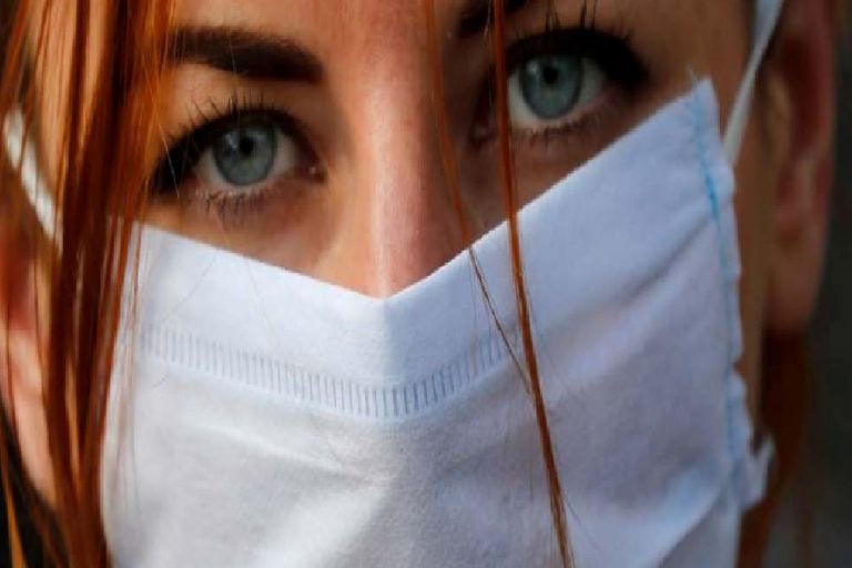 Christian Siriano’dan sağlık çalışanlarına özel maske