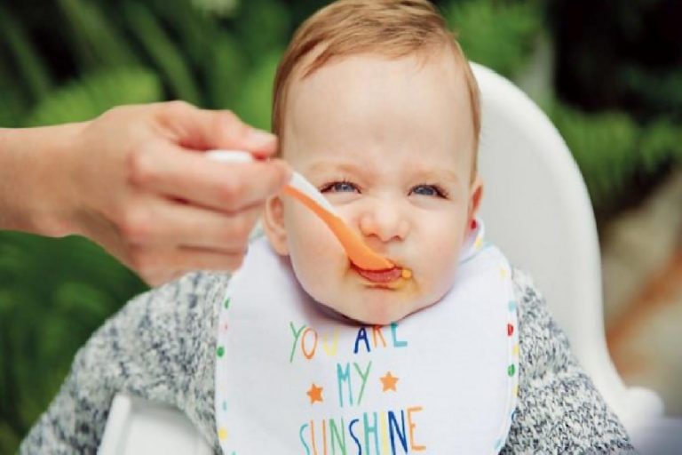 Ek gıda döneminde muhallebi nasıl yapılır? Doyurucu irmikli bebek muhallebisi tarifi