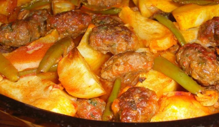 Fırında enfes köfte patates nasıl yapılır?