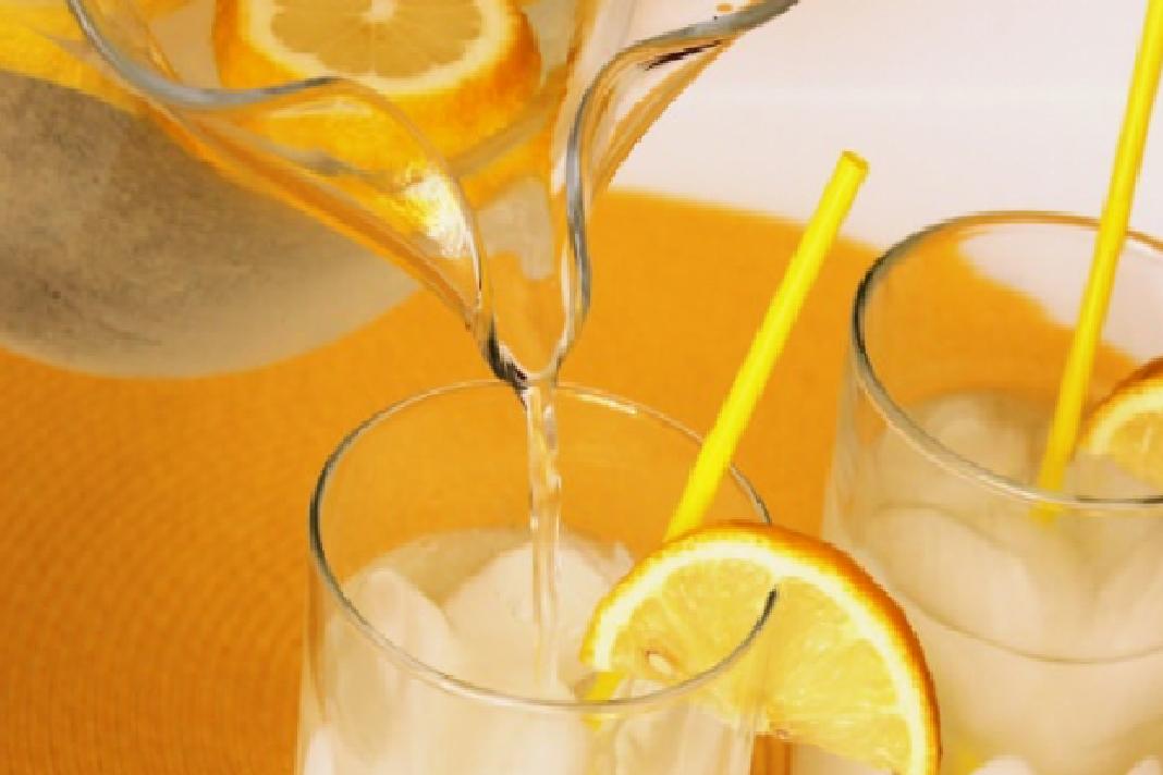 Сделать напиток из лимонов. Цитрусовый лимонад. Напиток из апельсинов. Апельсиновый лимонад. Лимонад из апельсинов.