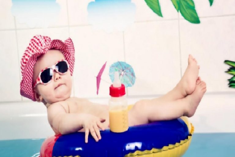 Tatile giderken bebek valizine ne konur? Bebekler için tatil ihtiyaç listesi