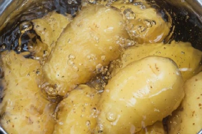 zayiflamak-icin-cig-patates-suyu-nasil-tuketilmeli-OceJmE7B.jpg