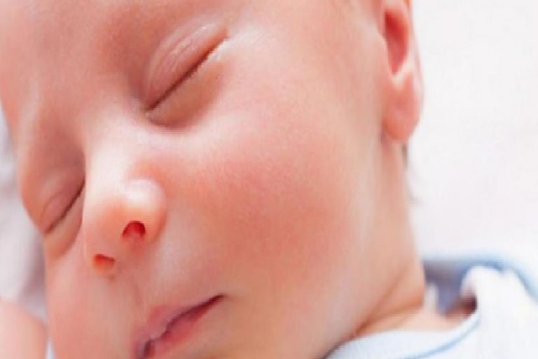 Bebeklere parfüm sıkılır mı, zararı var mı? Bebekler için yasak 26 alerjen madde