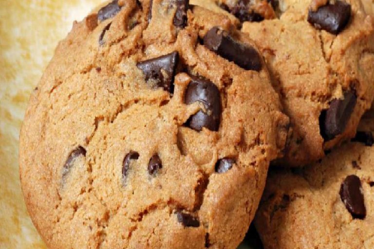 En kolay damla çikolatalı kurabiye nasıl yapılır?