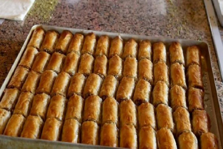 En kolay pekmezli baklava nasıl yapılır? Pekmezli baklavanın püf noktaları