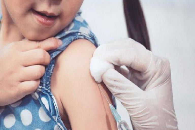 Uzmanlar merak edilen soruyu açıkladı! Çocuklar korona aşısı olabilecek mi?