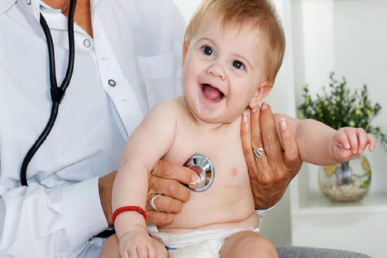 Bebeklerde kalça ultrasonu ne zaman ve nasıl çekilir? Kalça displazisi tedavisi nasıl olur?